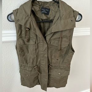 Olive green utility vest size S